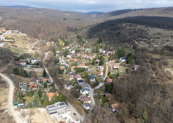 Výnimočné bývanie pod lesom - 5-izbový rodinný dom Limbach so záhradou