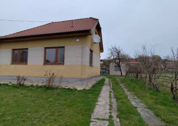 Na predaj čiastočne prerobený rodinný dom v obci Otrhánky