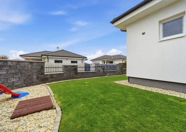 Na predaj rodinný dom s krásnou záhradou v obci Hrubý Šúr