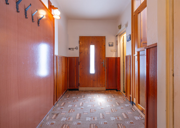 Na predaj viacgeneračný rodinný dom s potenciálom v Stropkove