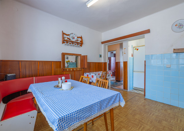 Na predaj viacgeneračný rodinný dom s potenciálom v Stropkove