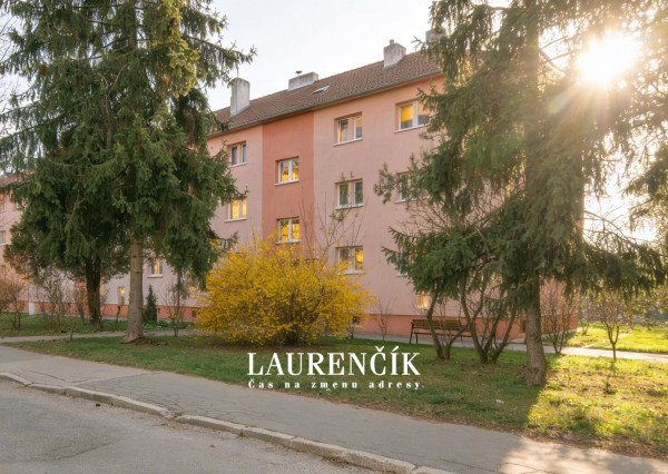 NA PREDAJ | 2 - IZBOVÝ BYT V TRENČÍNE  STROJÁRENSKÁ ULICA