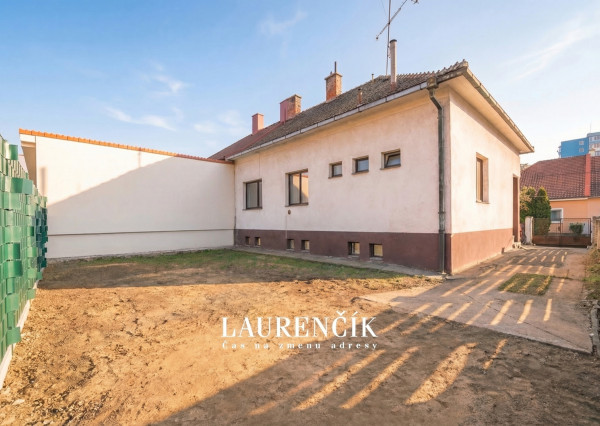 NA PREDAJ | RODINNÝ DOM V ŠIRŠOM CENTRE TRENČÍNA