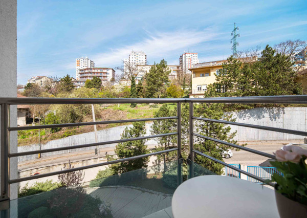 Na predaj reprezentatívny 6-izbový byt s garážou s výhľadom na Rakúsko