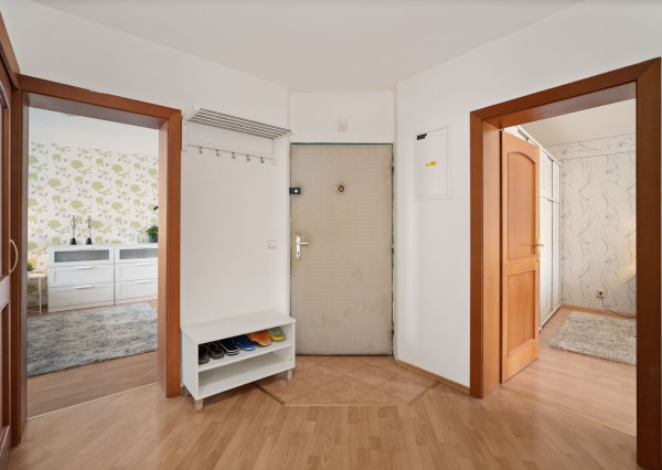 Na predaj reprezentatívny 6-izbový byt s garážou s výhľadom na Rakúsko