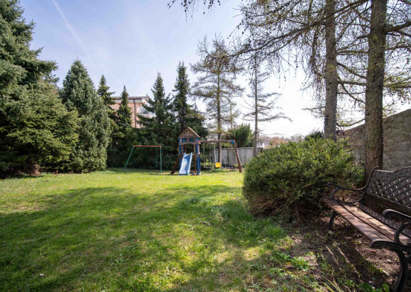 Na predaj reprezentatívny 6-izbový byt s garážou s výhľadom na Rakúsko