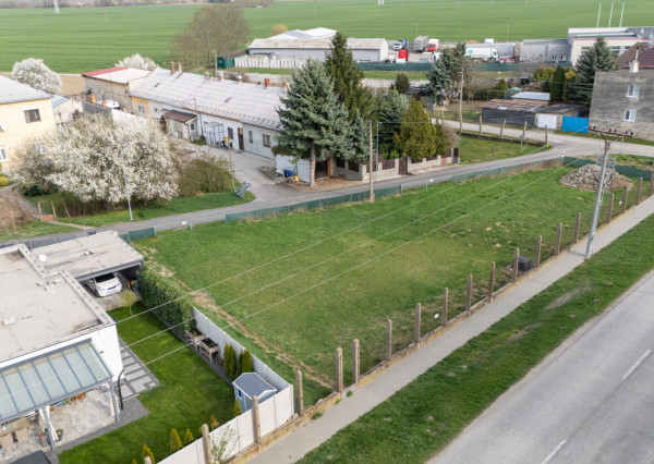 Na predaj pozemok s potenciálom výstavby v obci Vlčkovce