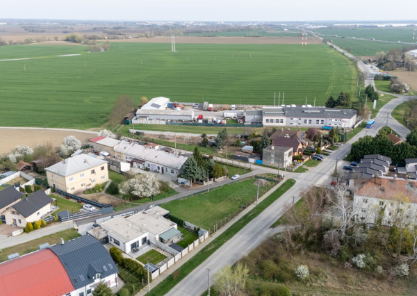 Na predaj pozemok s potenciálom výstavby v obci Vlčkovce