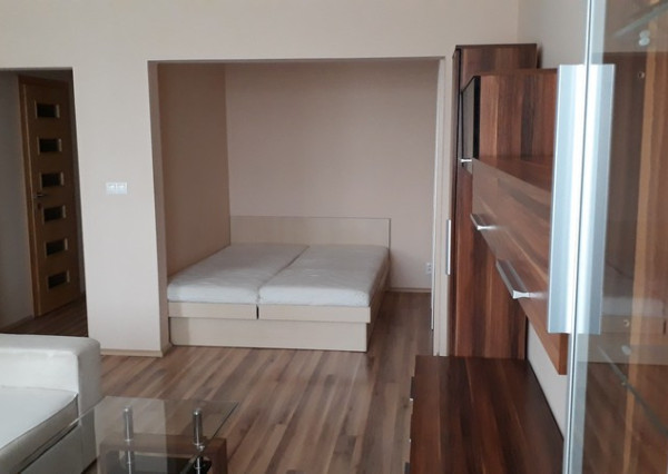 Na prenájom zariadený 1izb byt v Trenčíne