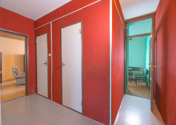 Na predaj 3izbový byt v pôvodnom stave v Trenčíne