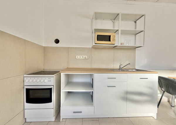 Prenájom - menší dom s terasou v Rovinke