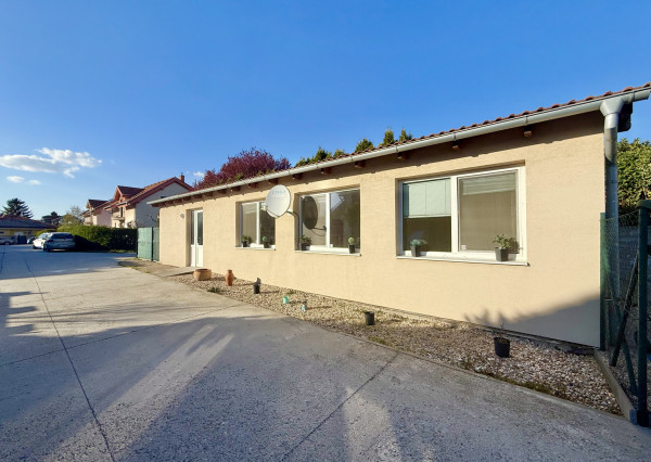 Prenájom - menší dom s terasou v Rovinke