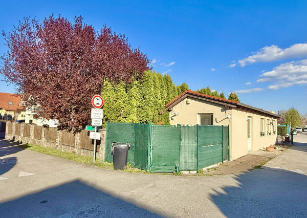 Prenájom - menší dom s terasou v Rovinke