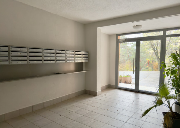 Zariadený 3-izbový byt, ihneď k dispozícii