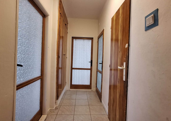 Na predaj 3-izbový byt v pôvodnom stave v Partizánskom