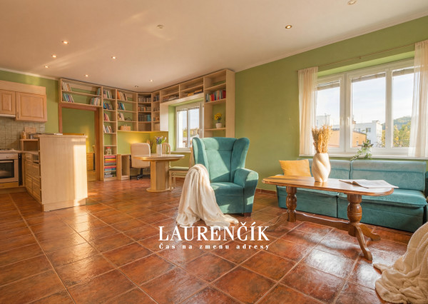 NA PREDAJ | 3-IZBOVÝ BYT SO SÚKROMNOU TERASOU S VÝHĽADOM NA HRAD  + GARSÓNKA V CENE