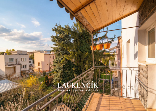 NA PREDAJ | 3-IZBOVÝ BYT SO SÚKROMNOU TERASOU S VÝHĽADOM NA HRAD  + GARSÓNKA V CENE