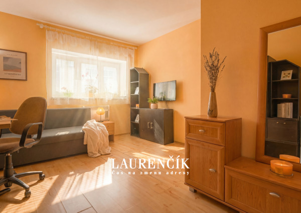 NA PREDAJ | 3-IZBOVÝ BYT SO SÚKROMNOU TERASOU S VÝHĽADOM NA HRAD  + GARSÓNKA V CENE