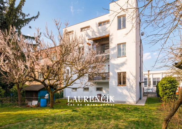 NA PREDAJ | 3-IZBOVÝ BYT SO SÚKROMNOU TERASOU S VÝHĽADOM NA HRAD  + GARSÓNKA V CENE