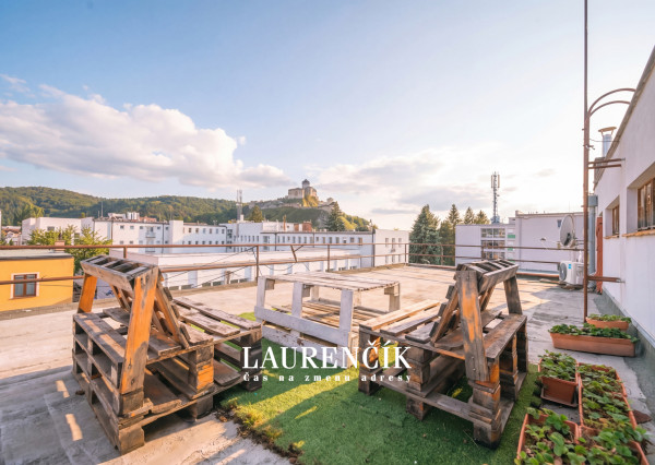 NA PREDAJ | 3-IZBOVÝ BYT SO SÚKROMNOU TERASOU S VÝHĽADOM NA HRAD  + GARSÓNKA V CENE