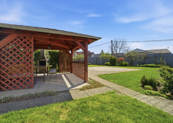 Na predaj samostatne stojaci 5-izbový rodinný dom v obci Jablonové