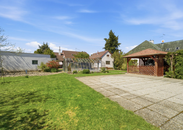 Na predaj samostatne stojaci 5-izbový rodinný dom v obci Jablonové