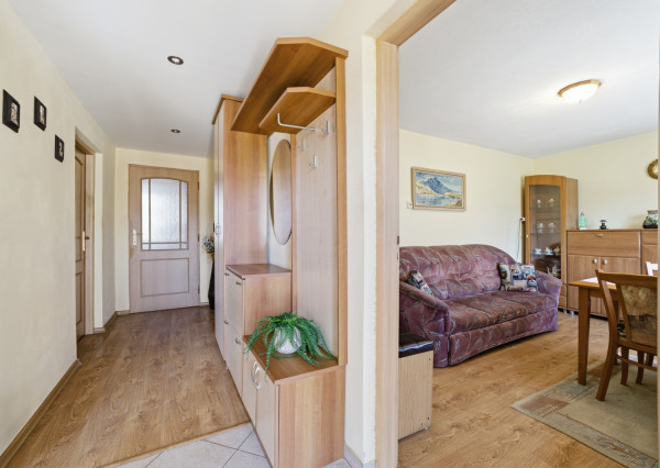 Na predaj samostatne stojaci 5-izbový rodinný dom v obci Jablonové