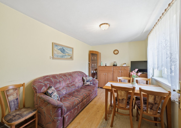 Na predaj samostatne stojaci 5-izbový rodinný dom v obci Jablonové