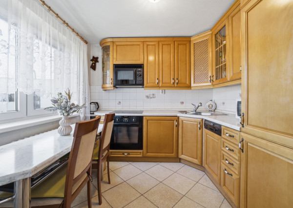 Na predaj samostatne stojaci 5-izbový rodinný dom v obci Jablonové