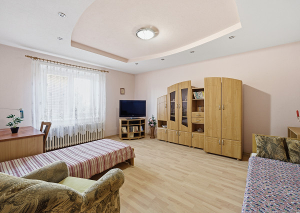 Na predaj samostatne stojaci 5-izbový rodinný dom v obci Jablonové