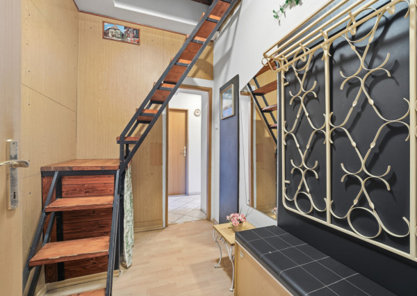 Na predaj samostatne stojaci 5-izbový rodinný dom v obci Jablonové