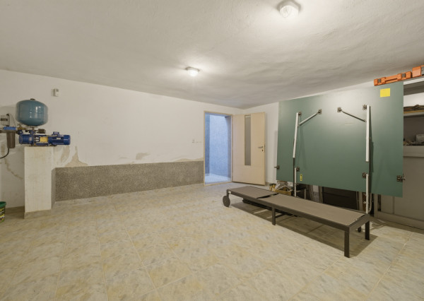 Na predaj samostatne stojaci 7-izbový rodinný dom v obci Jablonové