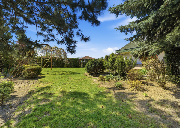 Na predaj samostatne stojaci 7-izbový rodinný dom v obci Jablonové