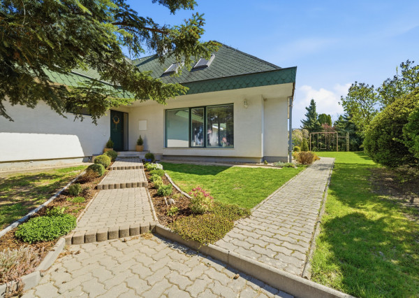 Na predaj samostatne stojaci 7-izbový rodinný dom v obci Jablonové