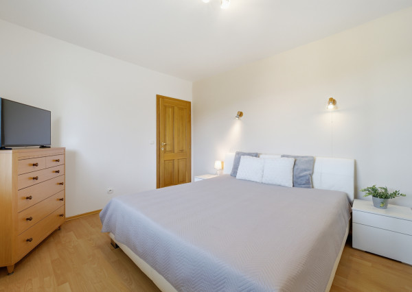 Na predaj samostatne stojaci 7-izbový rodinný dom v obci Jablonové