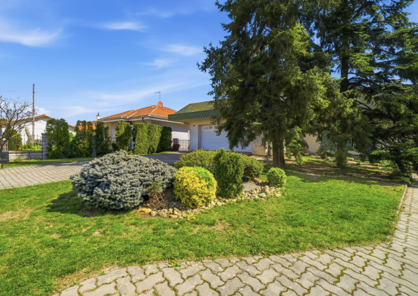 Na predaj samostatne stojaci 7-izbový rodinný dom v obci Jablonové