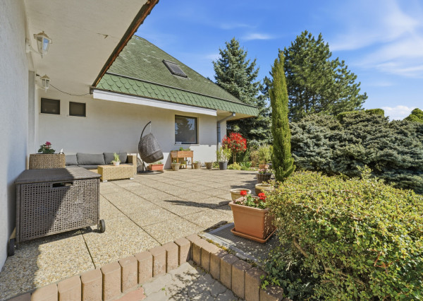 Na predaj samostatne stojaci 7-izbový rodinný dom v obci Jablonové