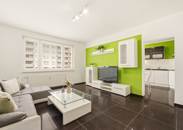 Na prenájom 3-izbový byt s loggiou v Ružinove