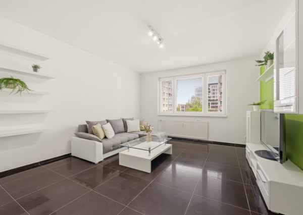 Na prenájom 3-izbový byt s loggiou v Ružinove