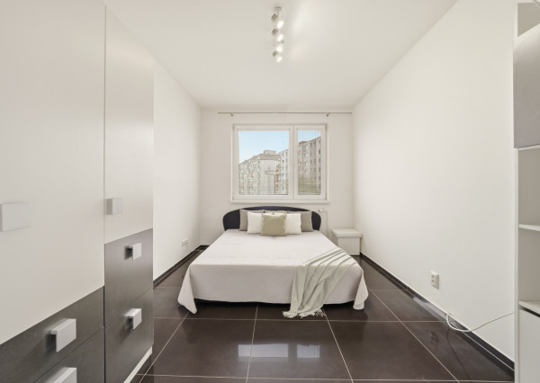 Na prenájom 3-izbový byt s loggiou v Ružinove