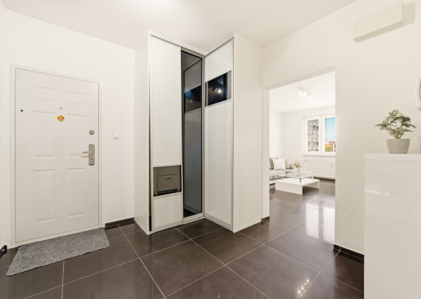 Na prenájom 3-izbový byt s loggiou v Ružinove