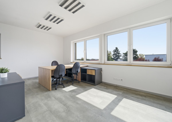 Na prenájom dve kancelárie na Zavarskej ulici v Trnave