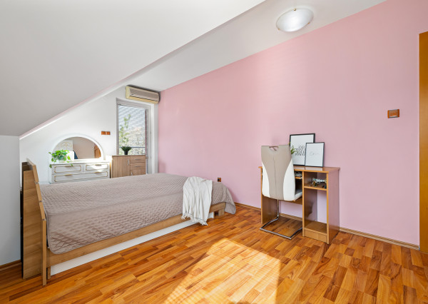 Na predaj 6-izbový rodinný dom s krásnou záhradou v Šamoríne