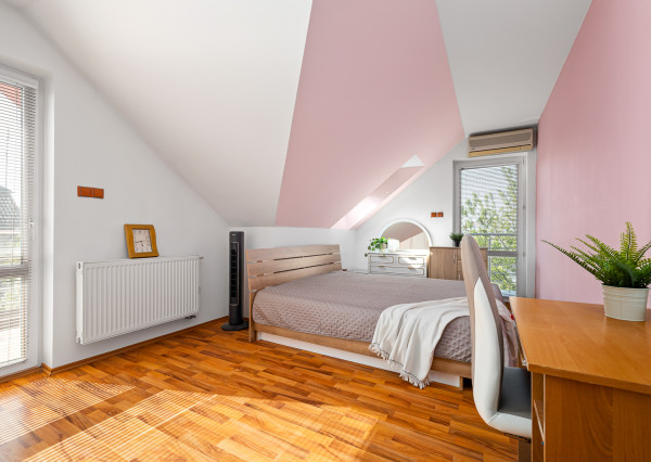 Na predaj 6-izbový rodinný dom s krásnou záhradou v Šamoríne