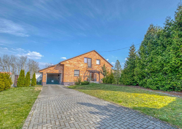 Na predaj priestranný, zariadený rodinný dom v Cerovej