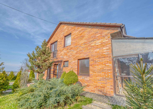 Na predaj priestranný, zariadený rodinný dom v Cerovej