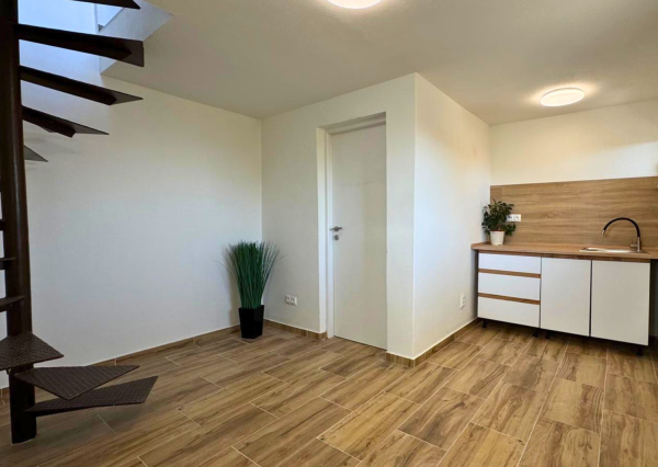 Na predaj chata s panoramatickým výhľadom na Bratislavu