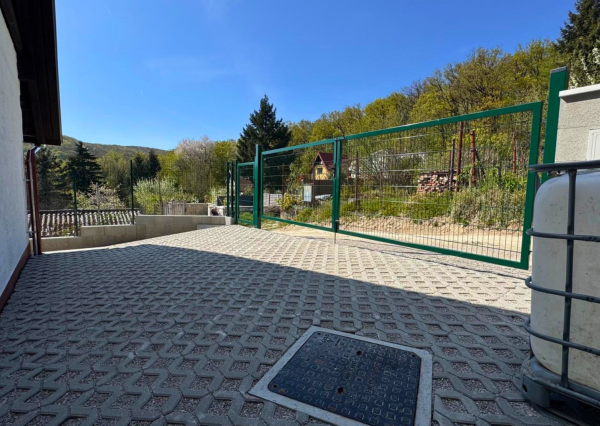 Na predaj chata s panoramatickým výhľadom na Bratislavu