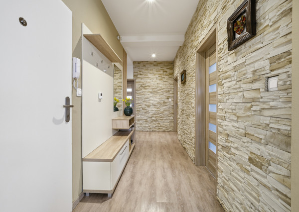 Na predaj 4-izbový byt v Stupave