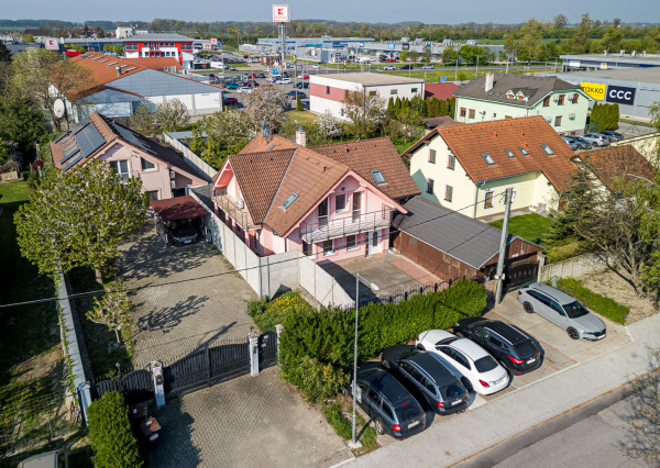 Na predaj 6-izbový rodinný dom s krásnou záhradou v Šamoríne